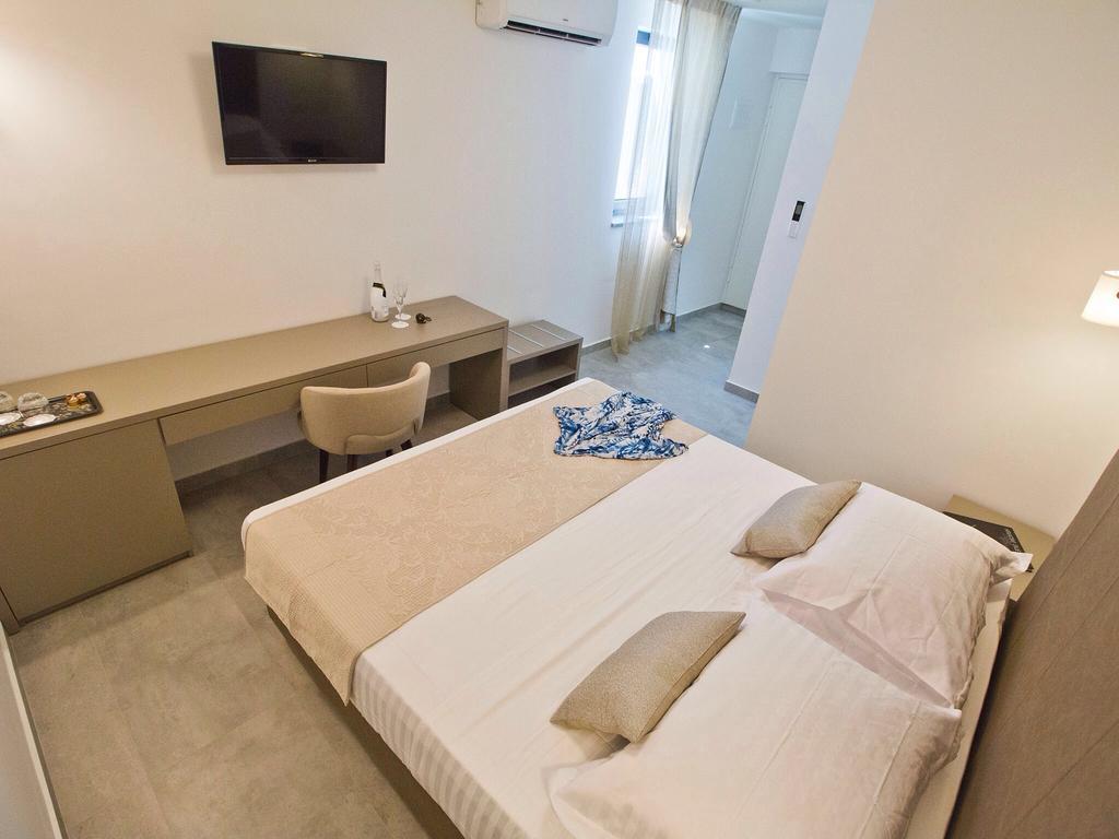 Luxury Rooms Pino Split Exterior photo