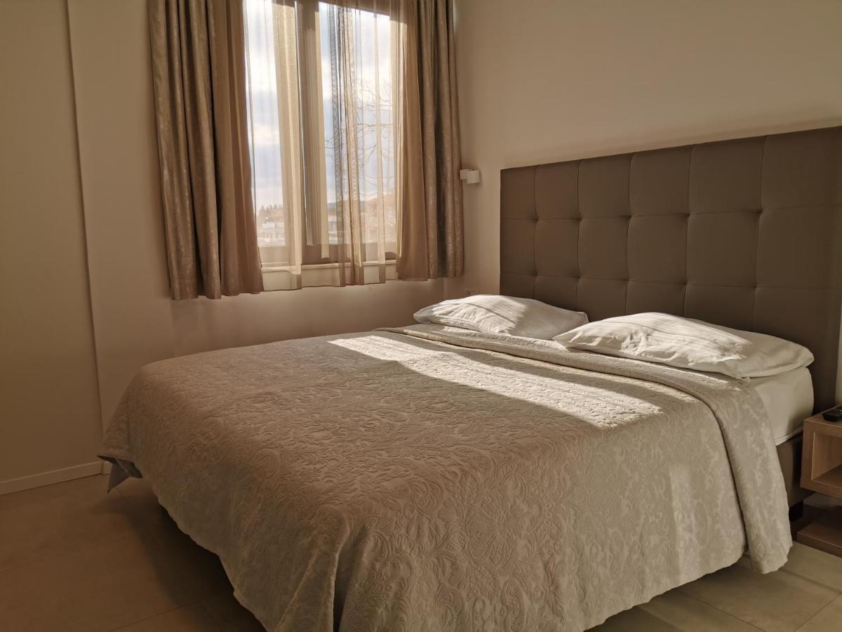 Luxury Rooms Pino Split Exterior photo
