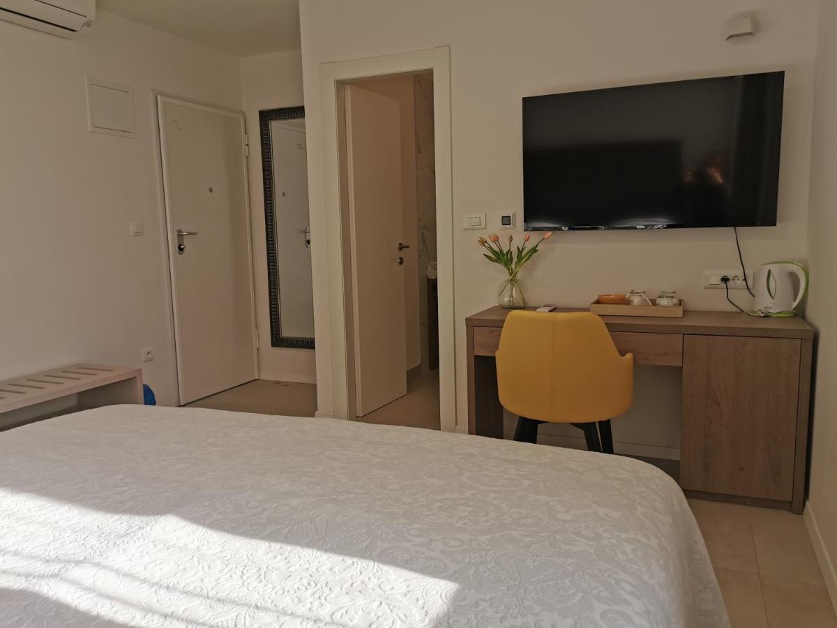 Luxury Rooms Pino Split Exterior photo