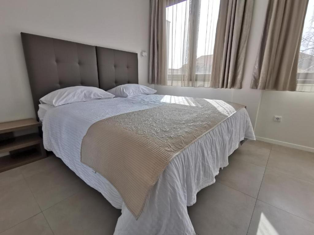 Luxury Rooms Pino Split Exterior photo