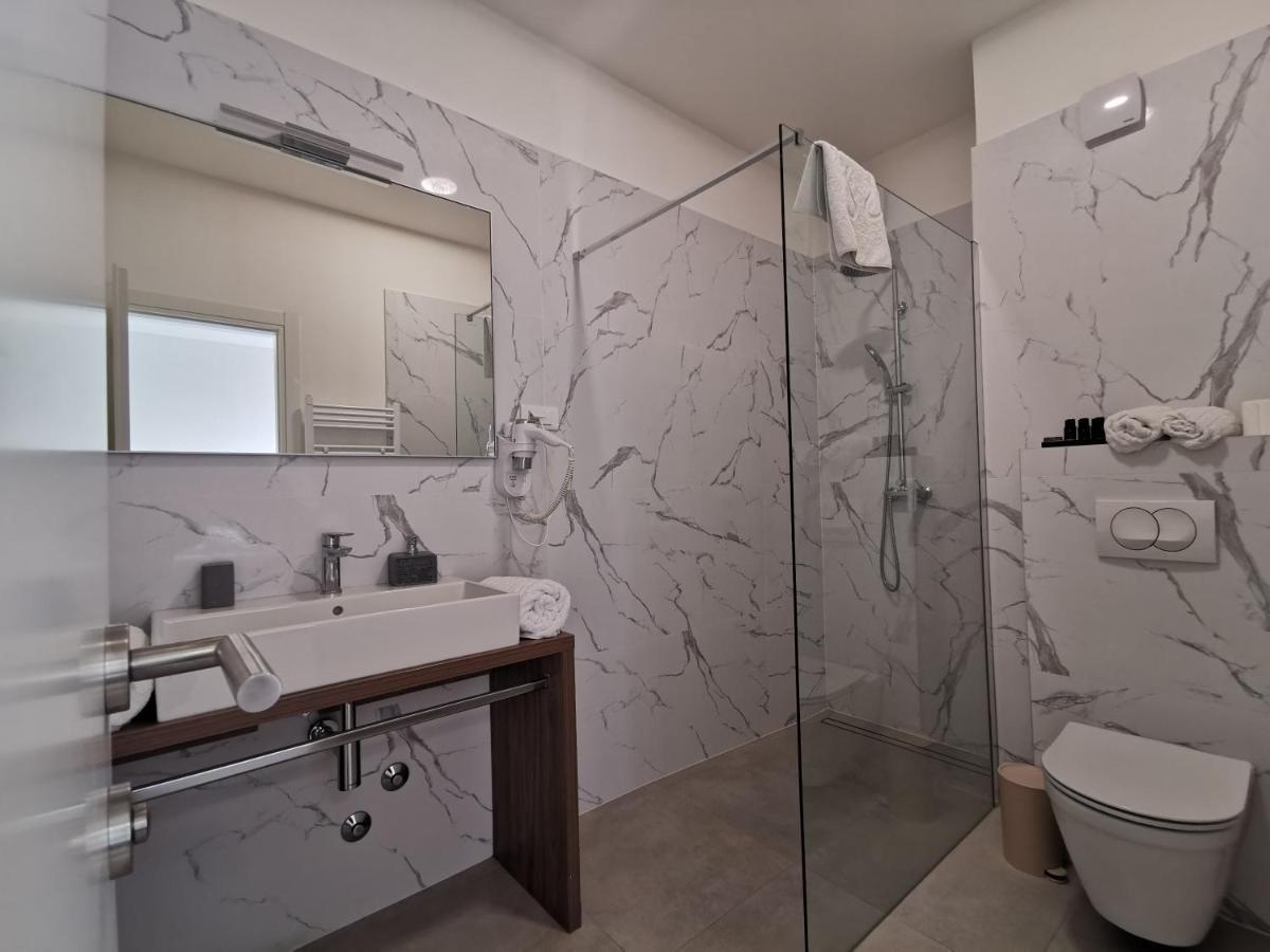 Luxury Rooms Pino Split Exterior photo